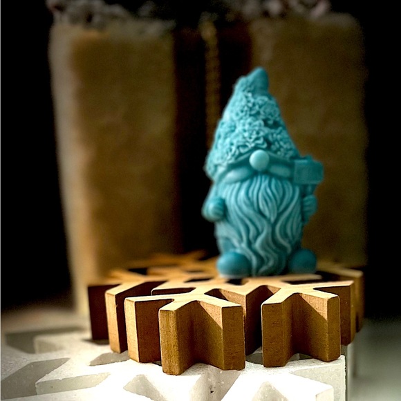 Gnome Soap Handmade - Hand Crafted 
Gnome is holding a welcome sign ☺️ - Picture 2 of 3